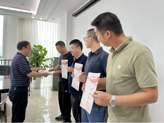 公司工会慰问退役军人